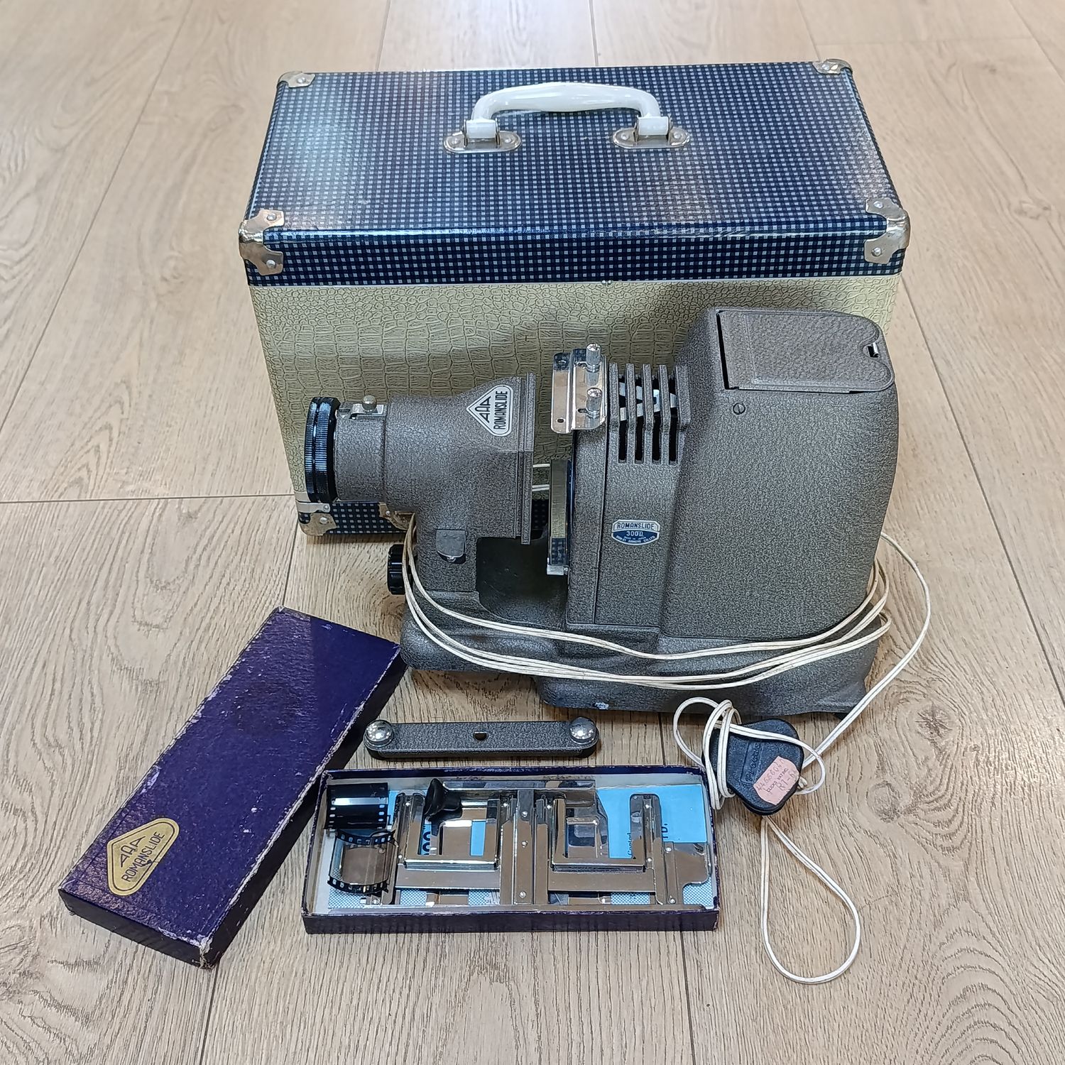 Vintage Romanslide 35mm slide projector