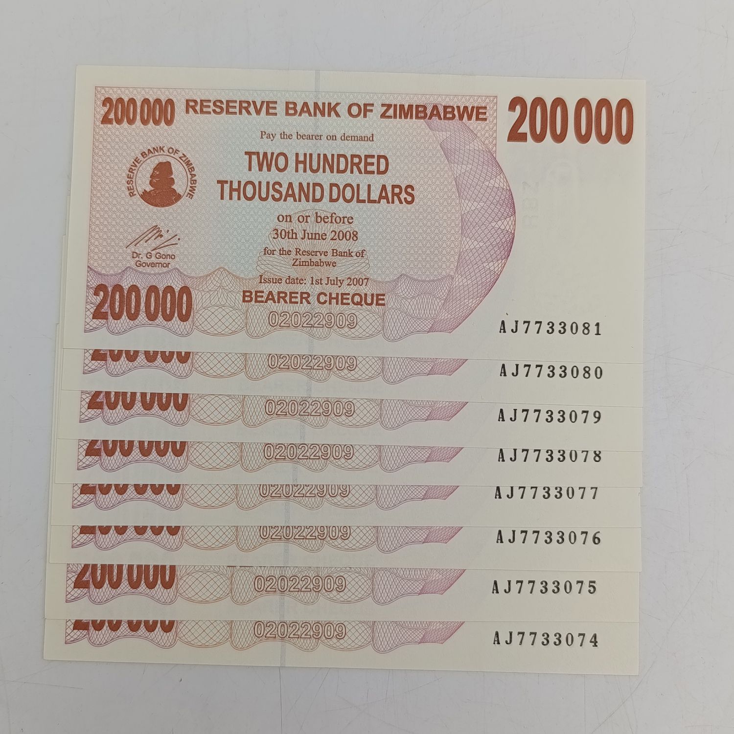 Zimbabwe Consecutive numbered lot of 8 bearer cheques - 2007 issue 200 000 dollars