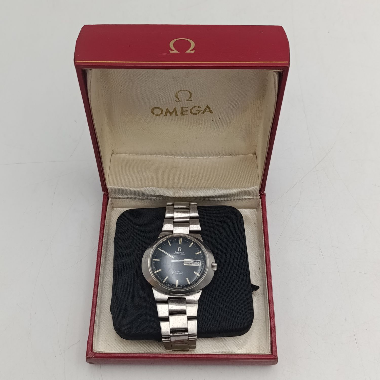 Vintage Omega Automatic Geneve day/date mens watch with blue dial - working