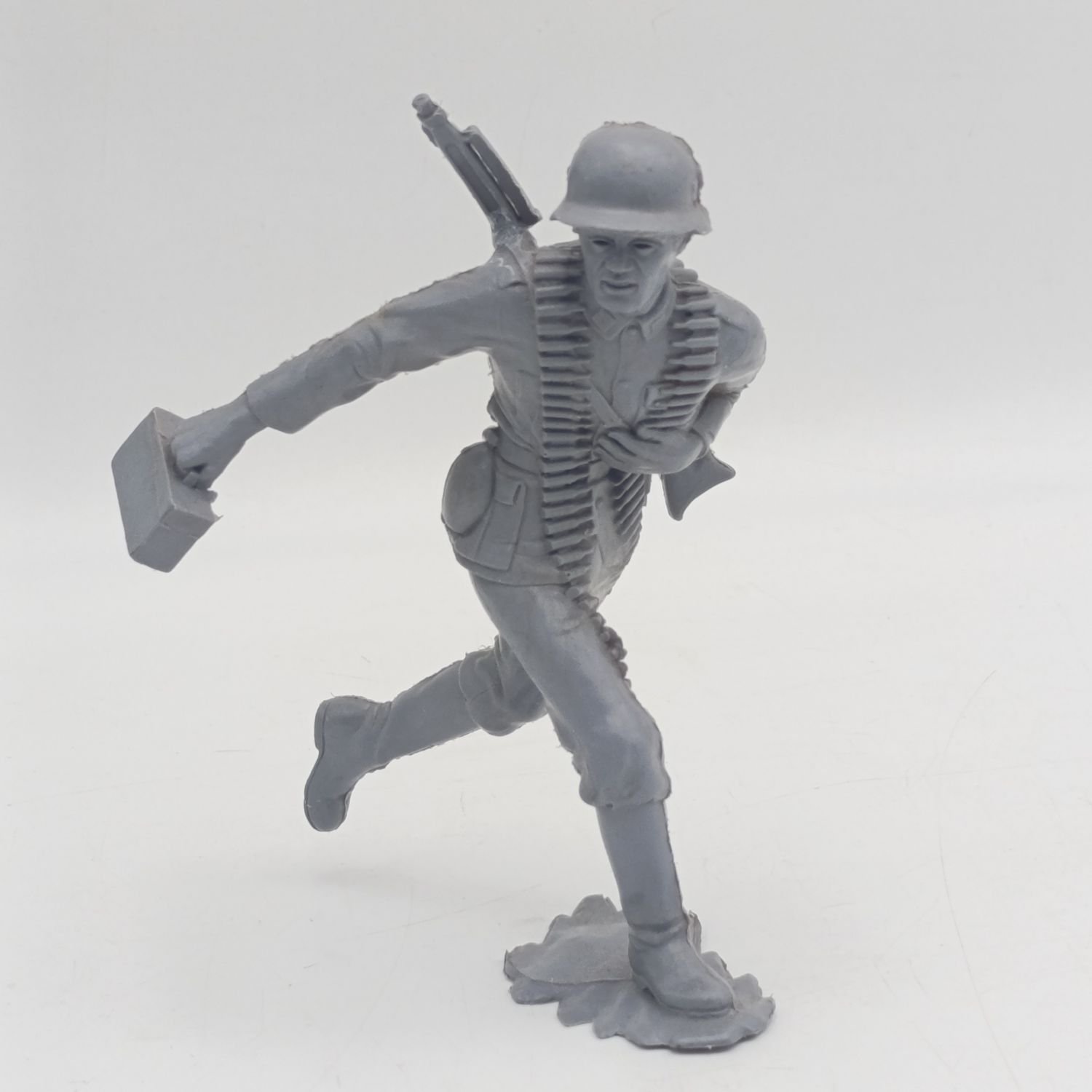 Marx Toys WW2 German toy soldier - 6 inch - rifle broken