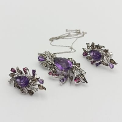 14kt white gold Amethyst necklace and pendant set with earrings - including diamonds, and quartz - weighs 19.4g