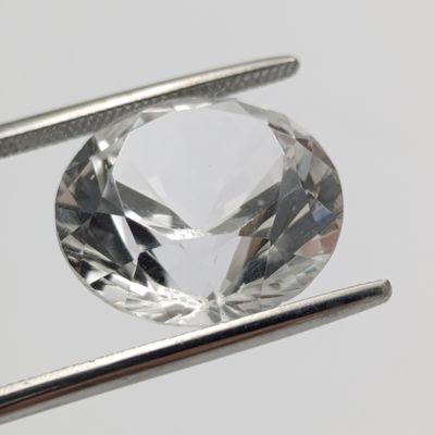 Colourless Topaz of 15,4 carat Round Mixed cut with Gemlab certificate