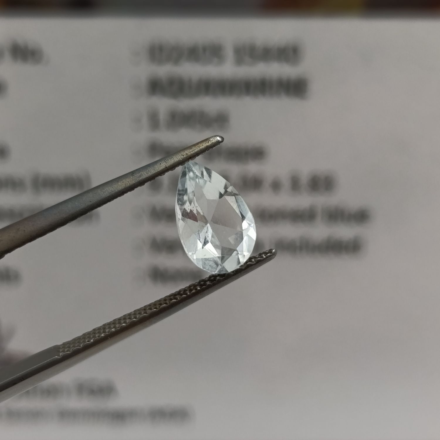 Natural aquamarine of 1,05 carat Pear shape - light toned blue with Gemlab certificate