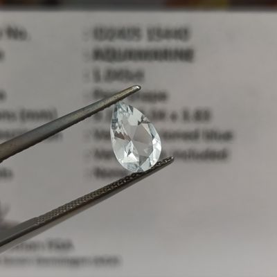 Natural aquamarine of 1,05 carat Pear shape - light toned blue with Gemlab certificate