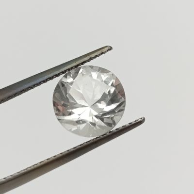 Colourless Topaz of 3.27 carat Round mixed cut with Gemlab certificate