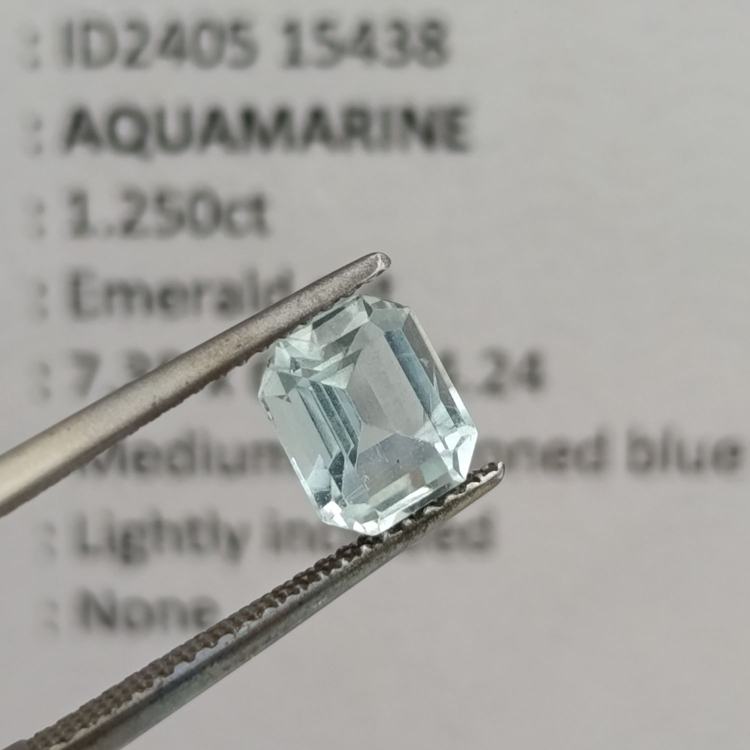 Natural Aquamarine of 1,25 carat Emerald cut - light toned blue with Gemlab certificate