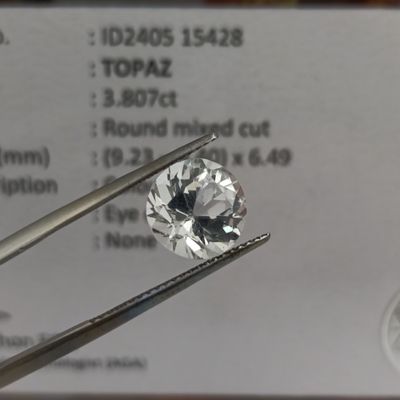 Colourless Topaz of 3.8 carat Round mixed cut with Gemlab certificate
