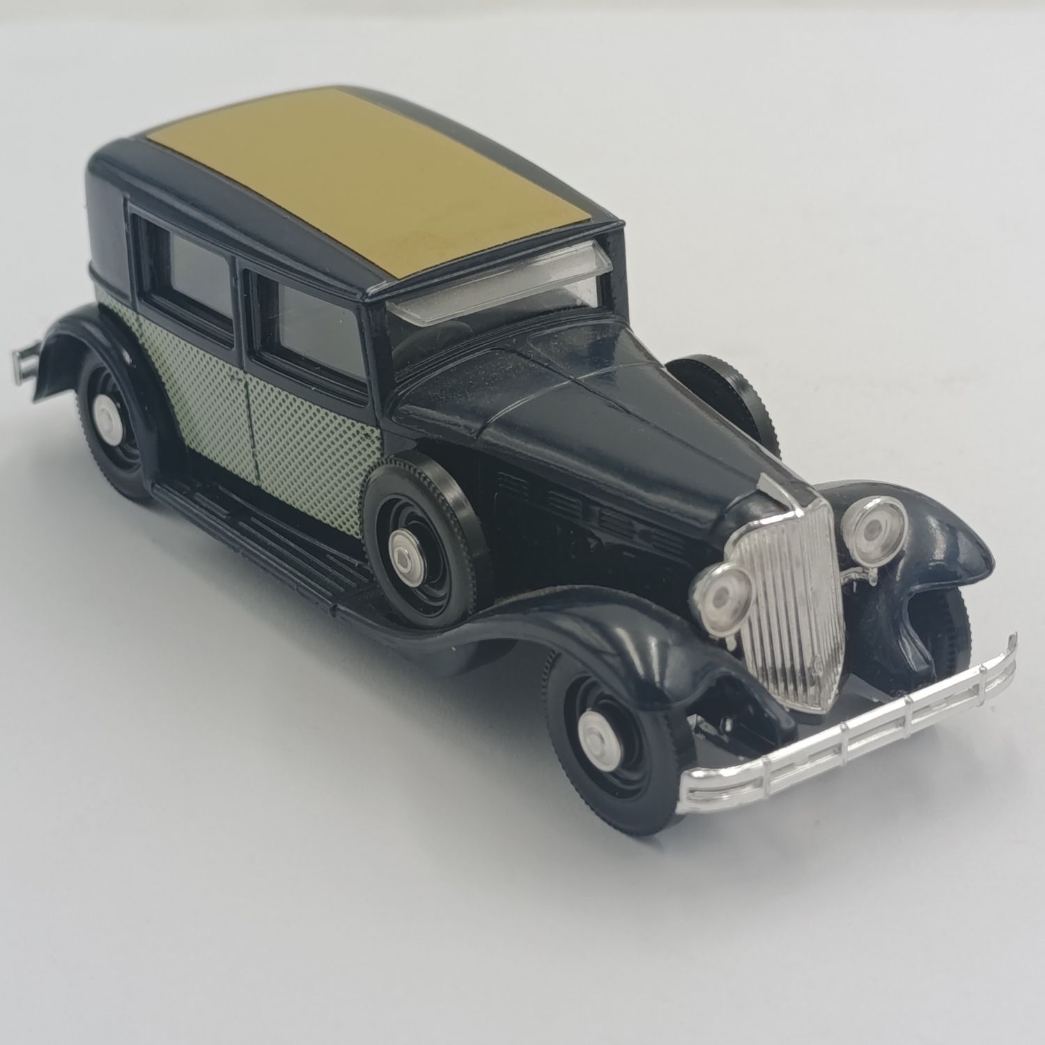 Solido 1934 Renault Reinastella Type RM-2 die-cast model car