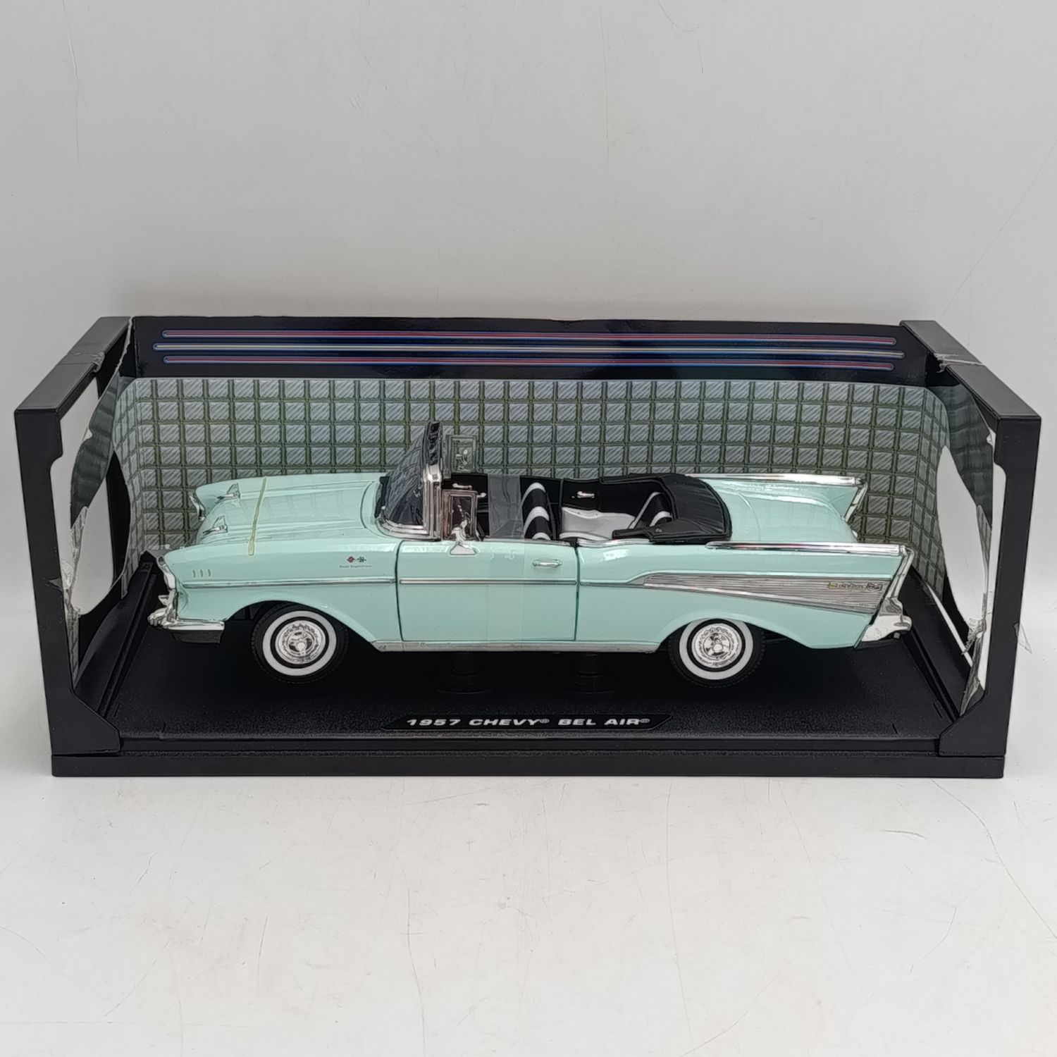 MotorMax 1957 Chevrolet Bel Air die-cast model car in box - scale 1/18