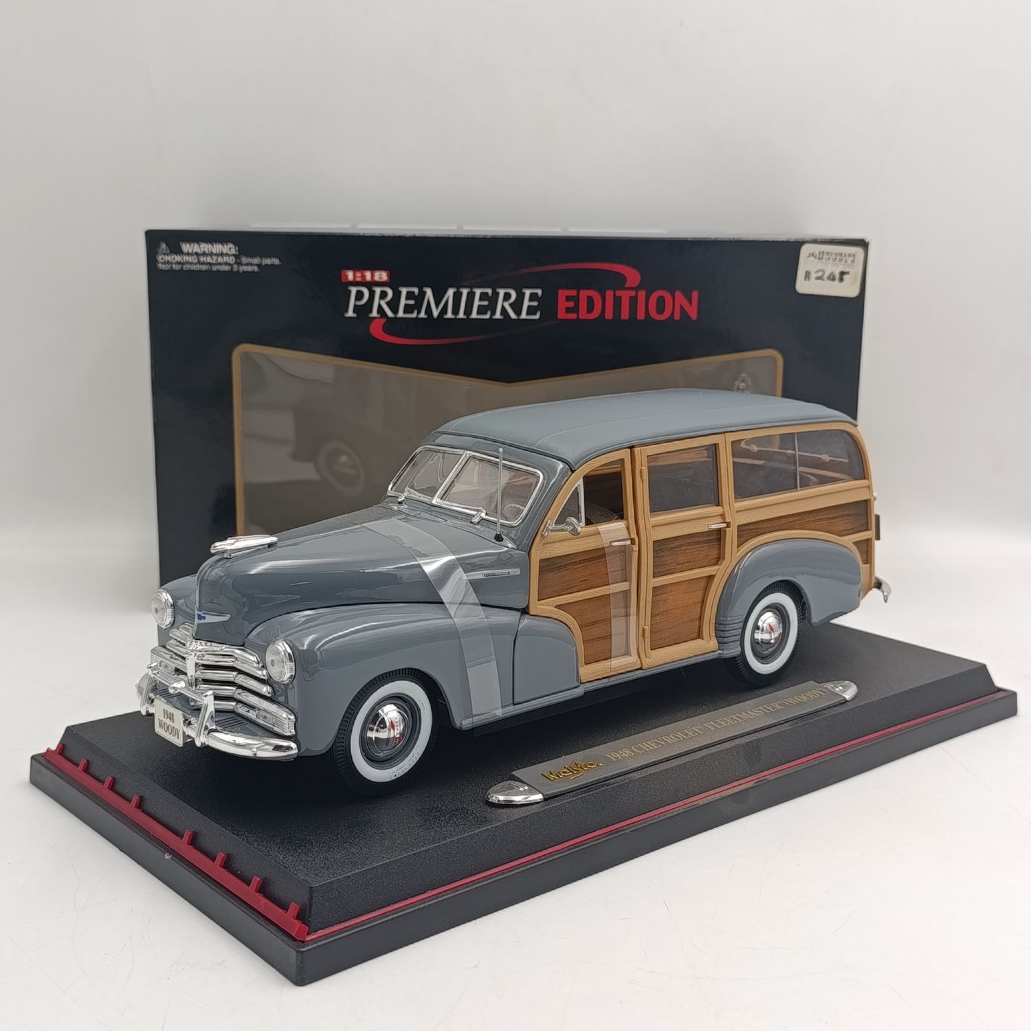 Maisto Premiere 1948 Chevrolet Fleetmaster Woody die-cast  model car in  box - scale 1/18