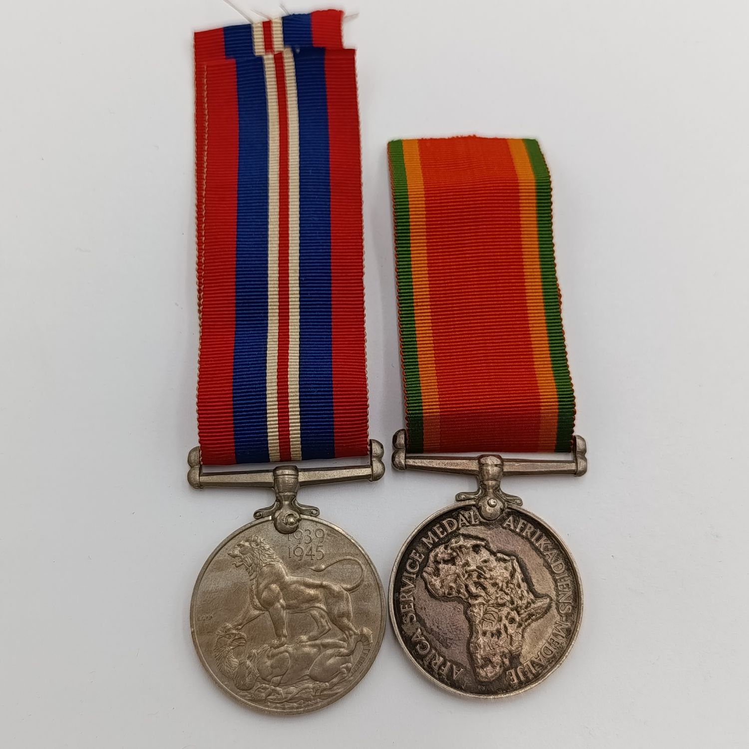 Pair of WW2 medals issued to M22399 F Draghoender