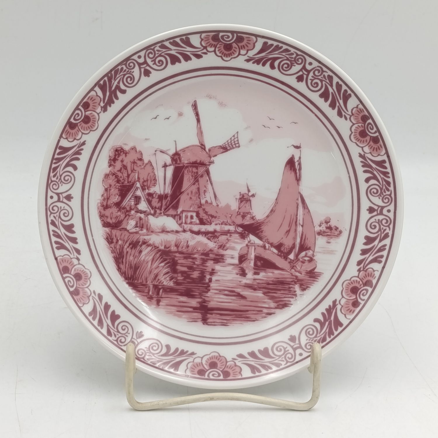 Delft Red Oude Wolen Fabriek porcelain plate