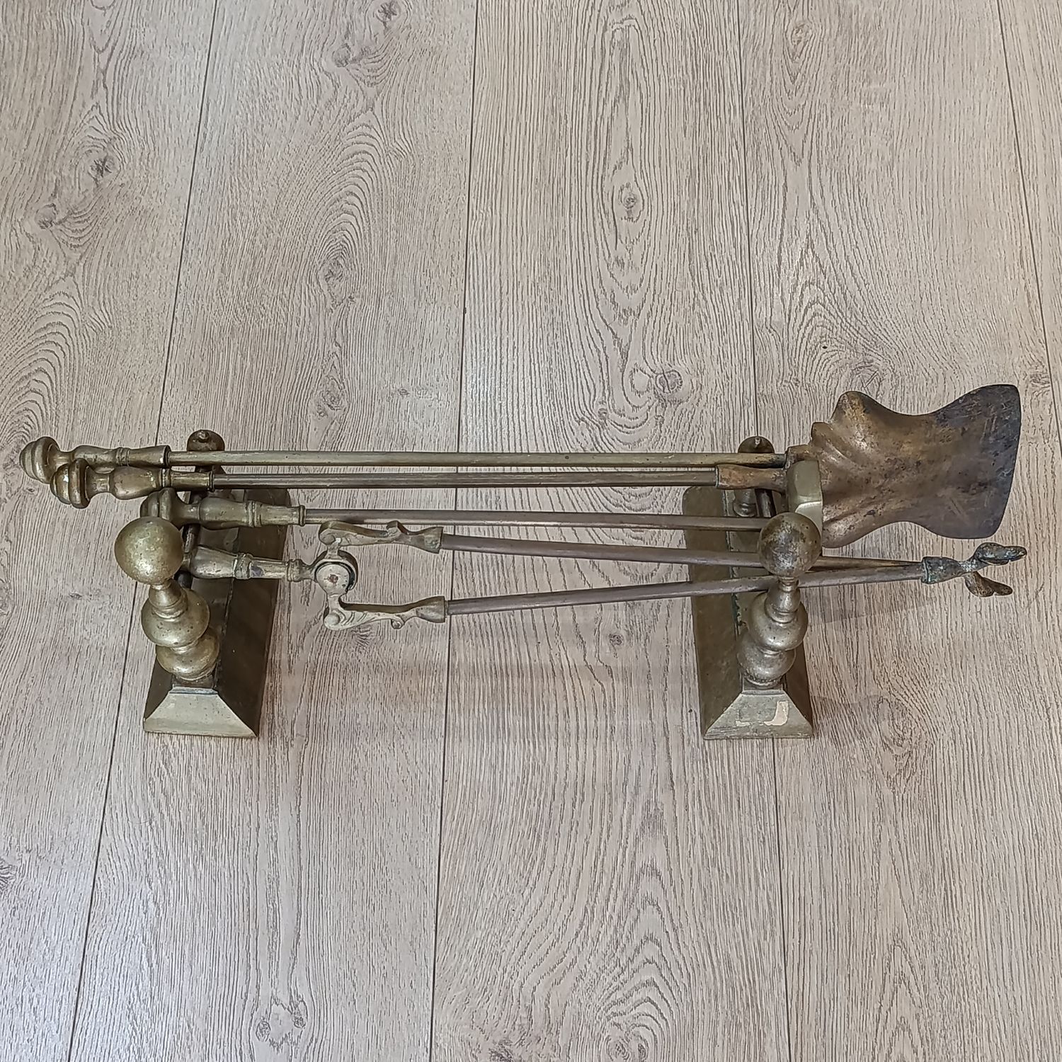 Set of vintage brass fire dogs with fire tools - 6 pieces
