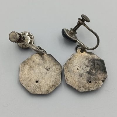Pair of vintage screw on Siam earrings weight 6.6g