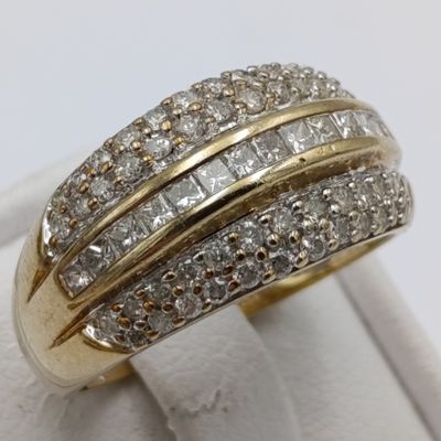 9kt gold ring with a carat of diamonds - weight 5,2g