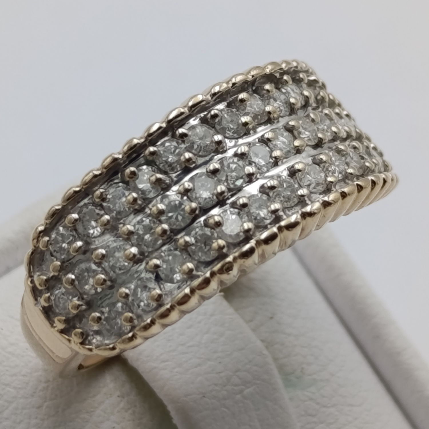 9kr Gold ring with 41 diamonds - weight 4,1g