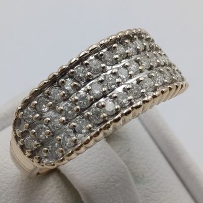 9kt Gold ring with 41 diamonds - weight 4,1g