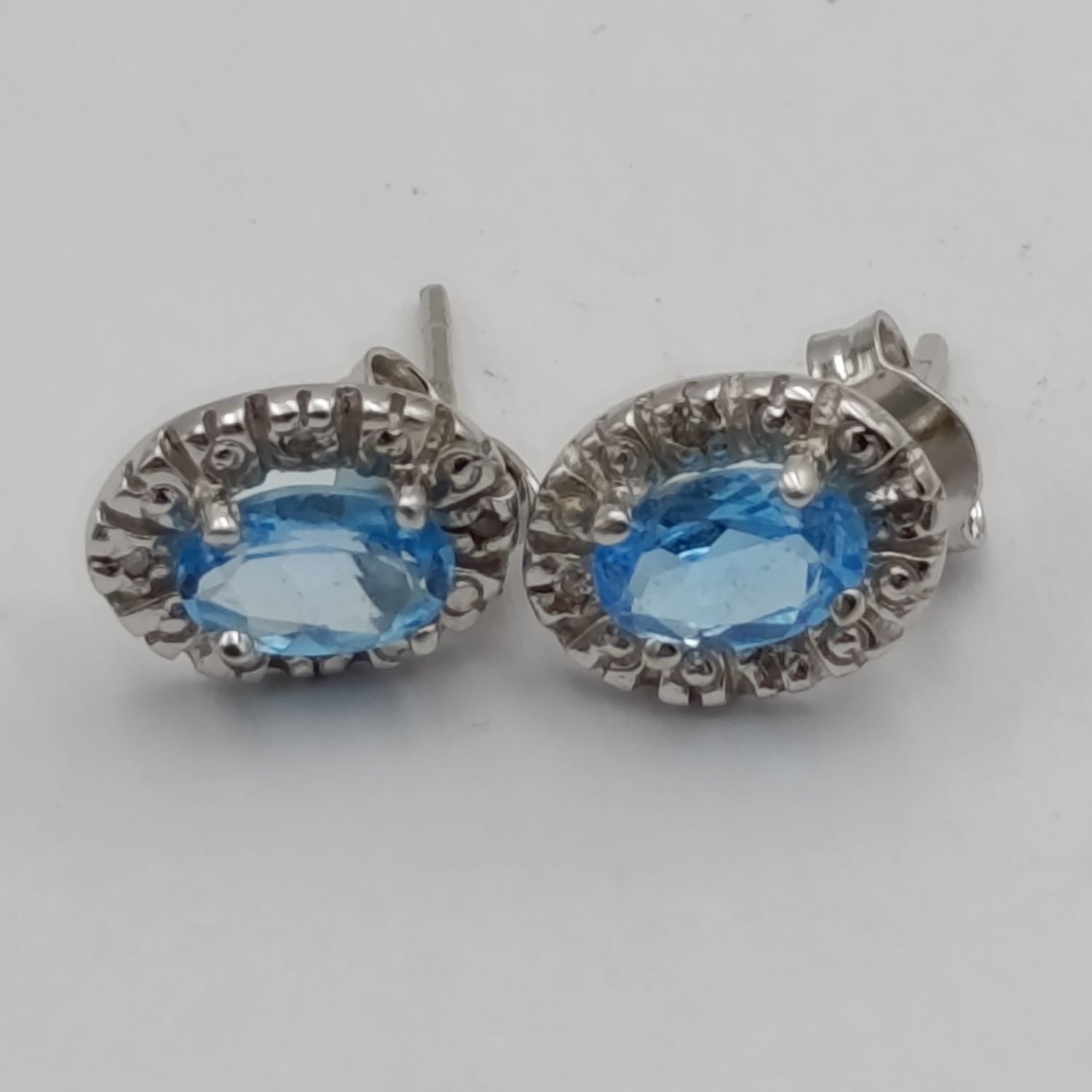 Pair of 9kt white gold earrings with aquamarines weight 1.6g