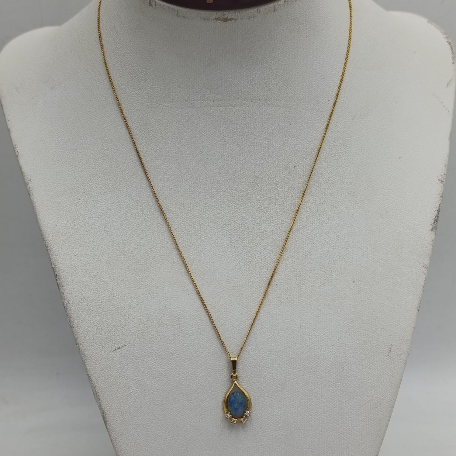 Thin 9kt gold necklace with opal and diamonds pendant - weighs 1.9g