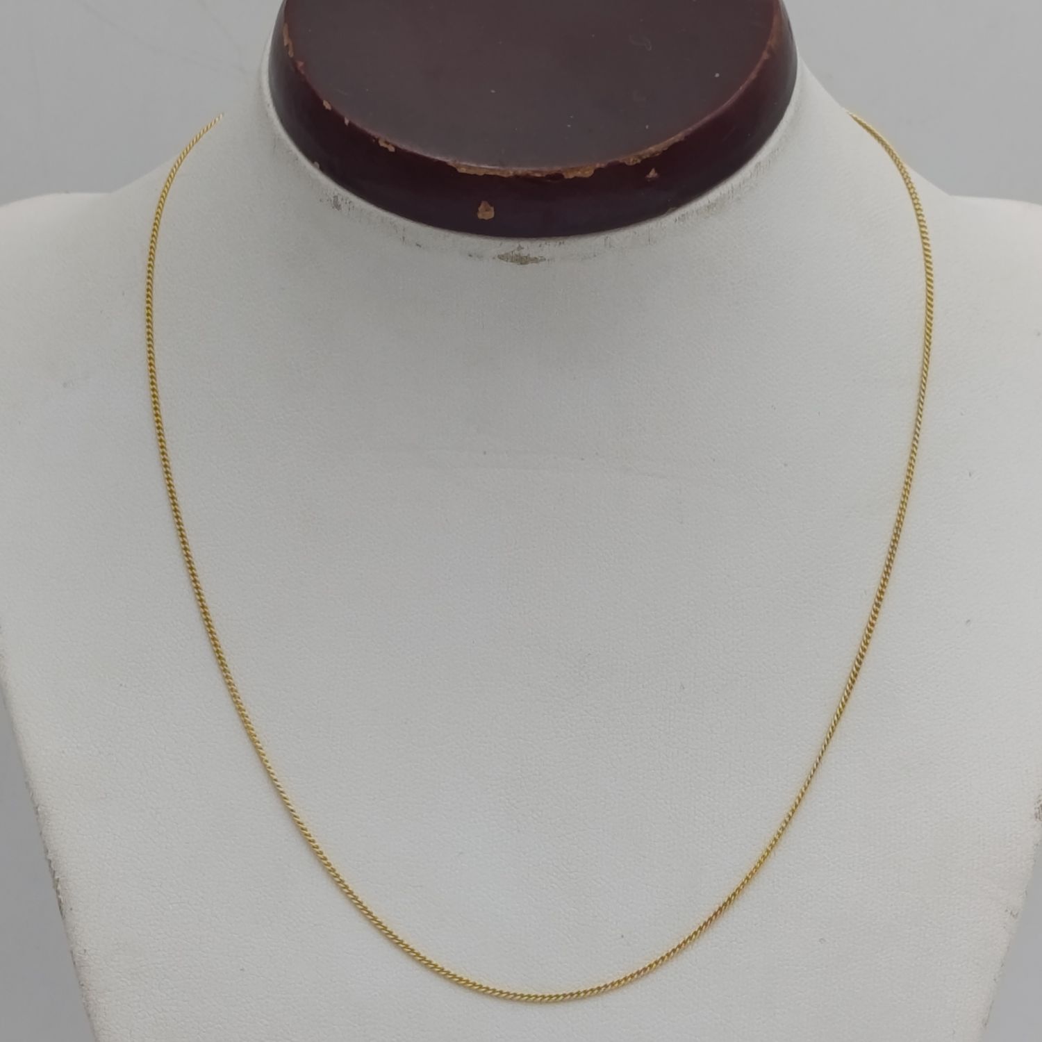 Thin 9kt gold necklace - weighs 1.4g