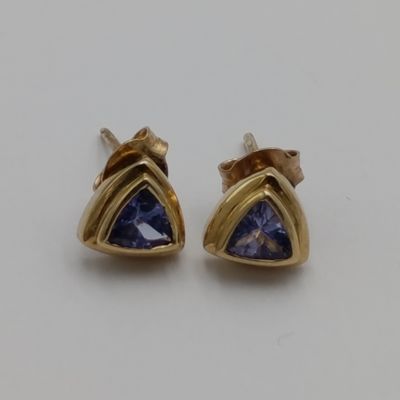 Pair of 9kt gold tanzanite earrings - weighs 1.0g