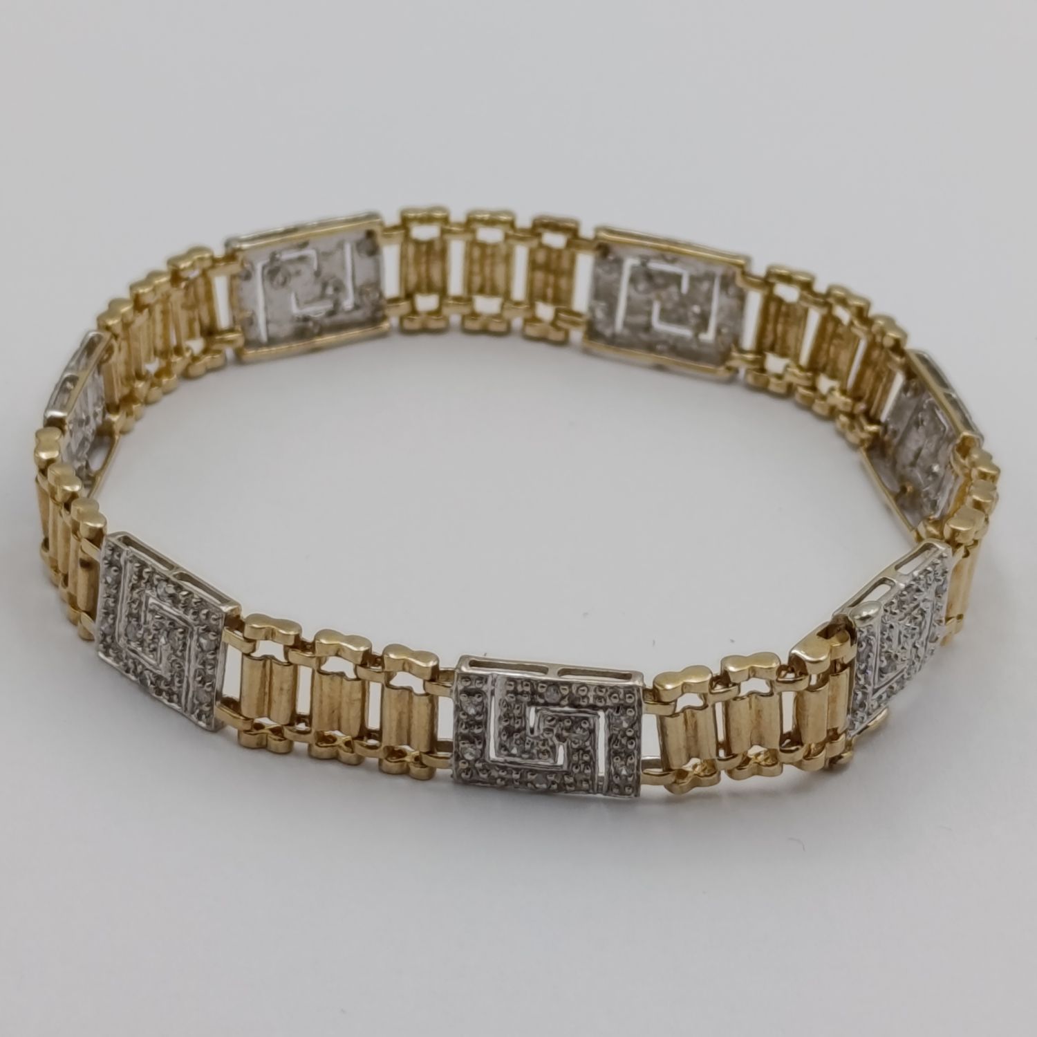 Vintage 9kt gold bracelet with 56 diamonds and safety clip weight 10,5g