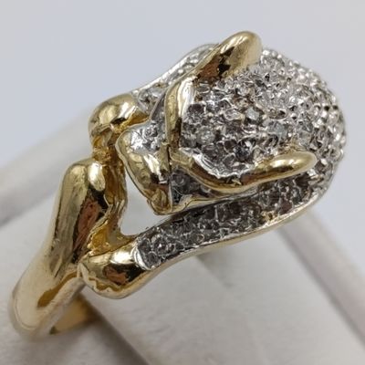 9kt gold predator with a multitude of small diamonds - weight 5.8g