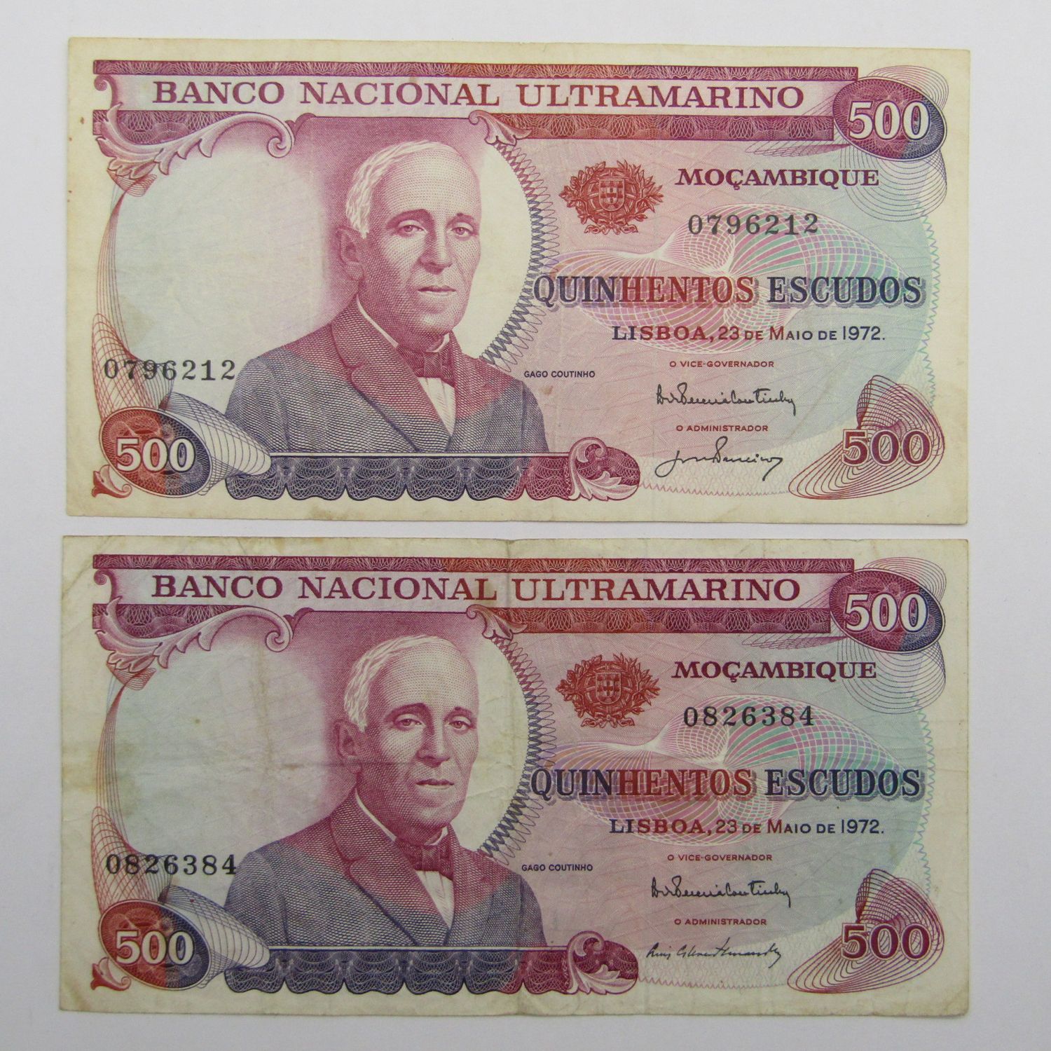 Pair of 1972 500 Mozambique Escudos banknotes - 2 notes with different signatures