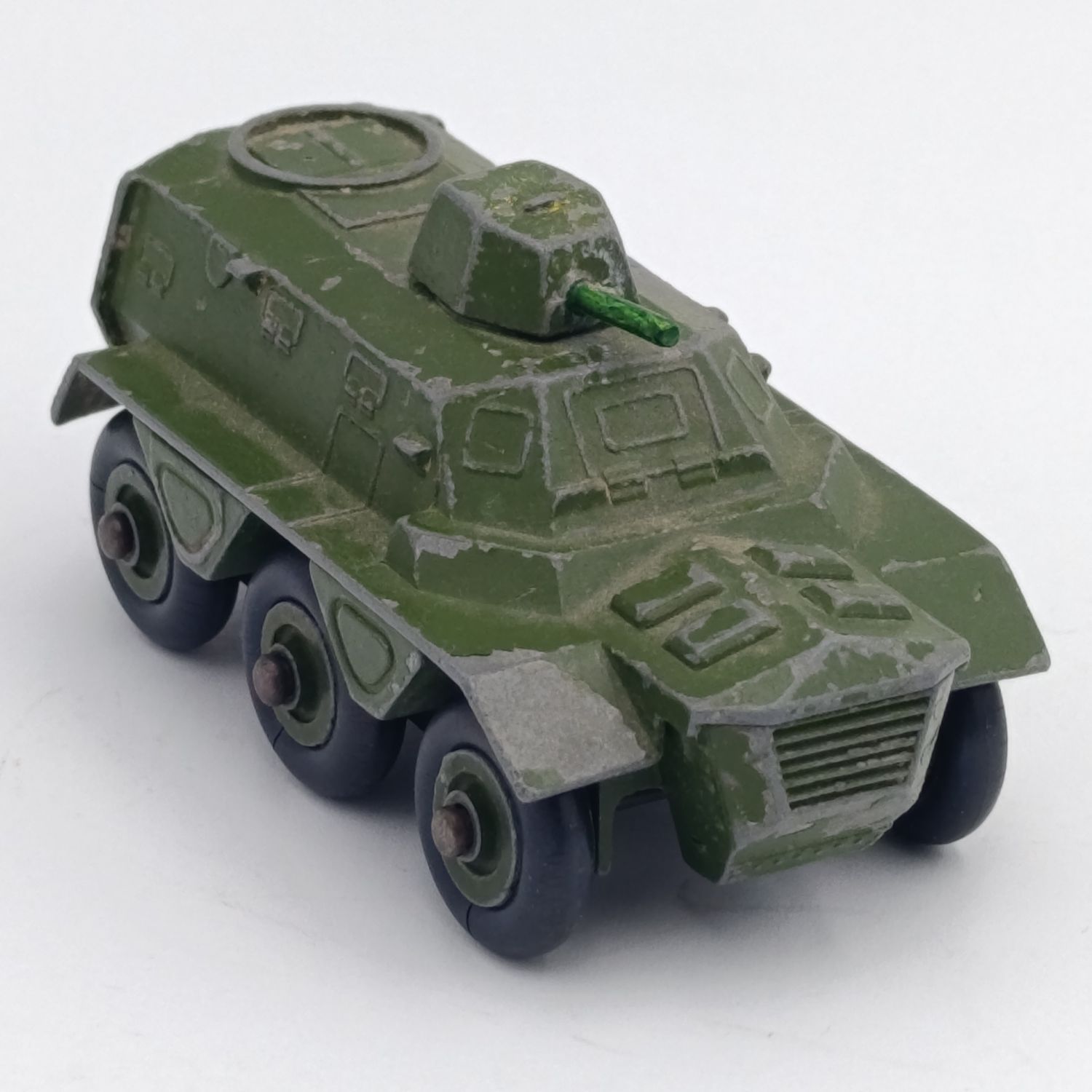 Meccano Dinky Toys #676 Armoured Personnel carrier