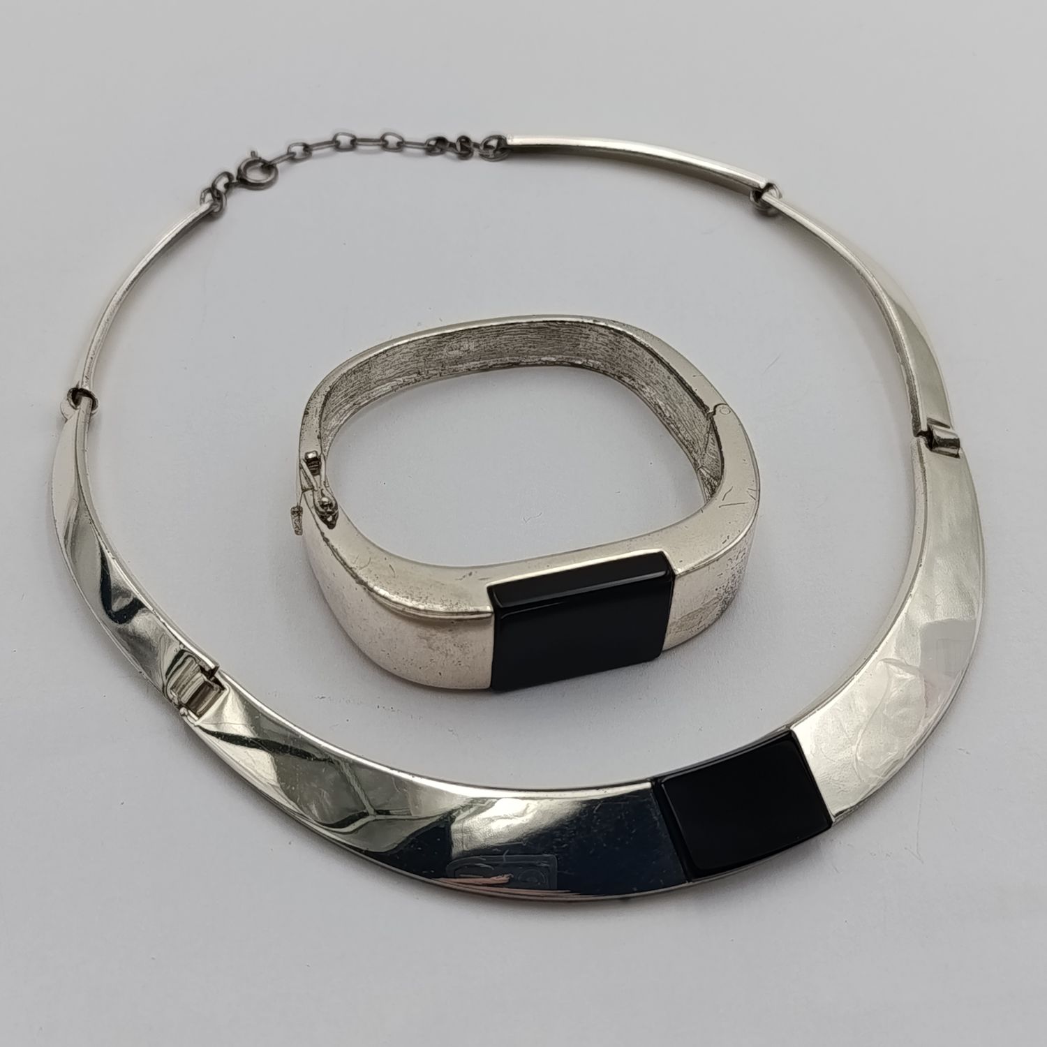 Sterling silver bangle and necklace set with onyx inserts - weight 132g