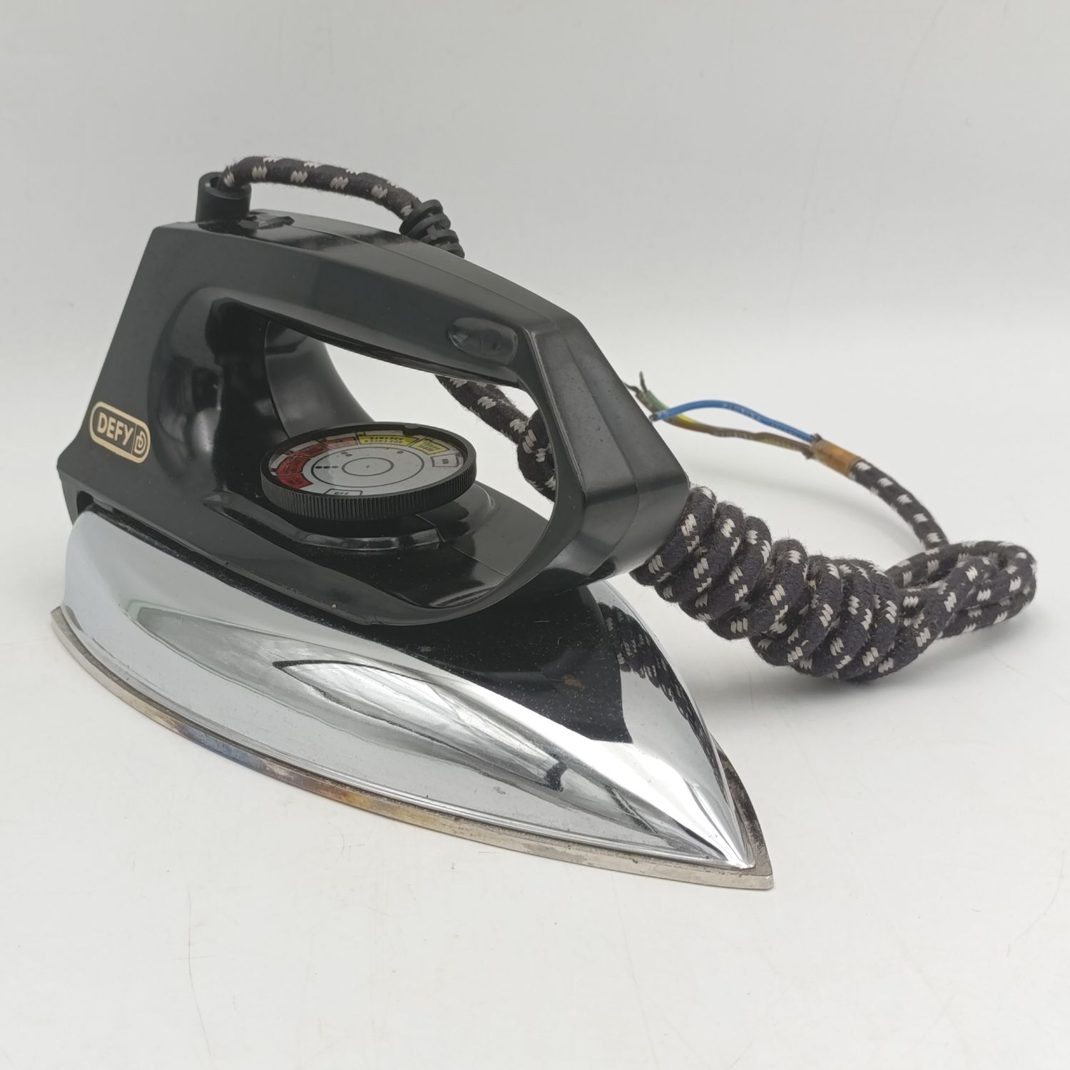 Vintage Defy 750w Sad iron