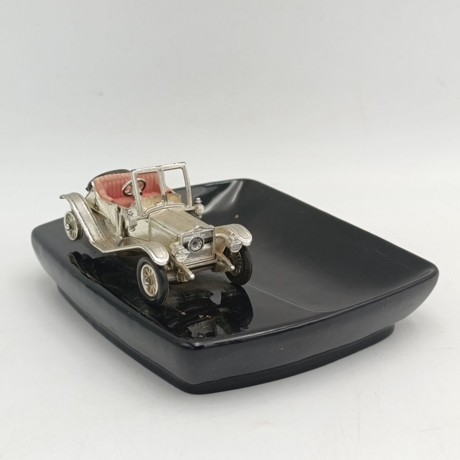 Lesley Matchbox Models of Yesteryear model car sweets bowl