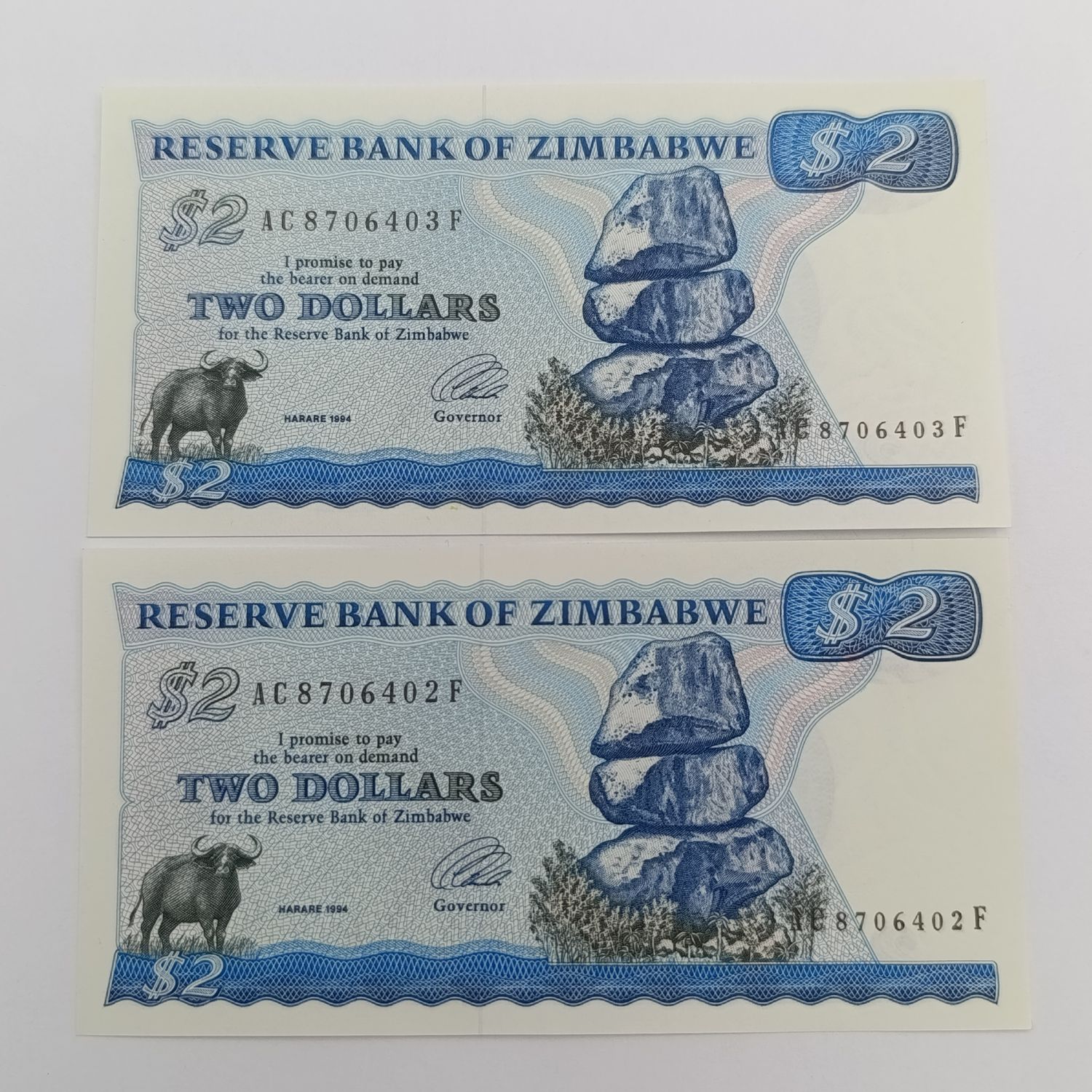Zimbabwe 2 dollars banknotes P-1c-1994 uncirculated lot of 2 with consecutive numbers