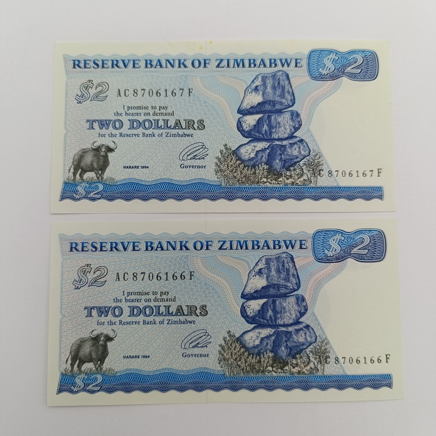 Zimbabwe 2 dollars banknotes P-1c-1994 uncirculated lot of 2 with consecutive numbers