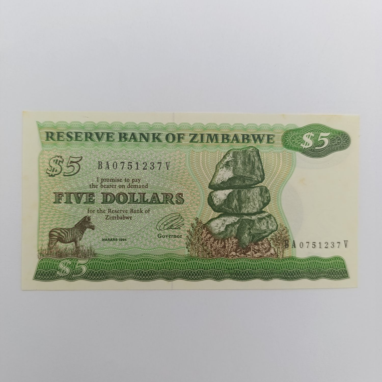 Zimbabwe $5 uncirculated banknote Pick 2d short neck Harare 1994