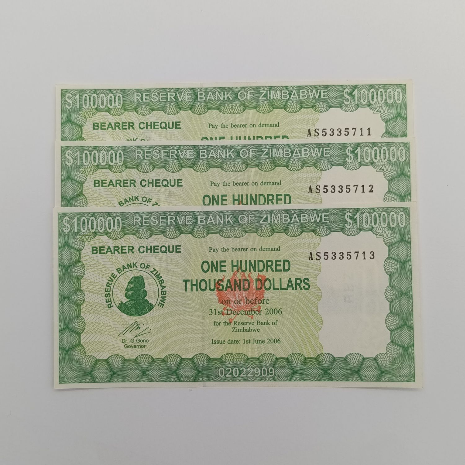 Zimbabwe $100 000 bearer cheque issued 1 June 2006 - Lot of 3 uncirculated with consecutive numbers