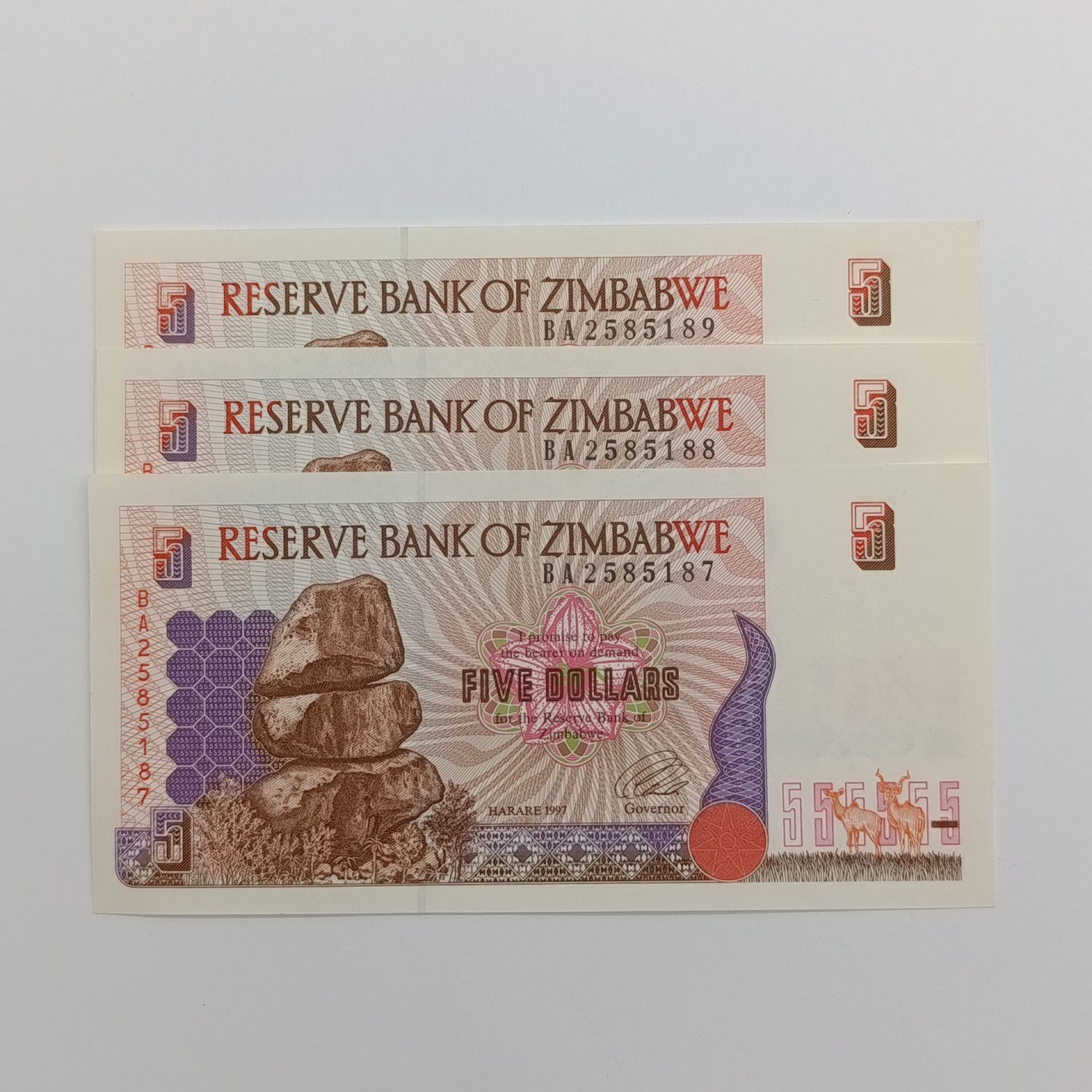 Zimbabwe $5 Harare 1997 lot of 3 banknotes with consecutive numbers - uncirculated