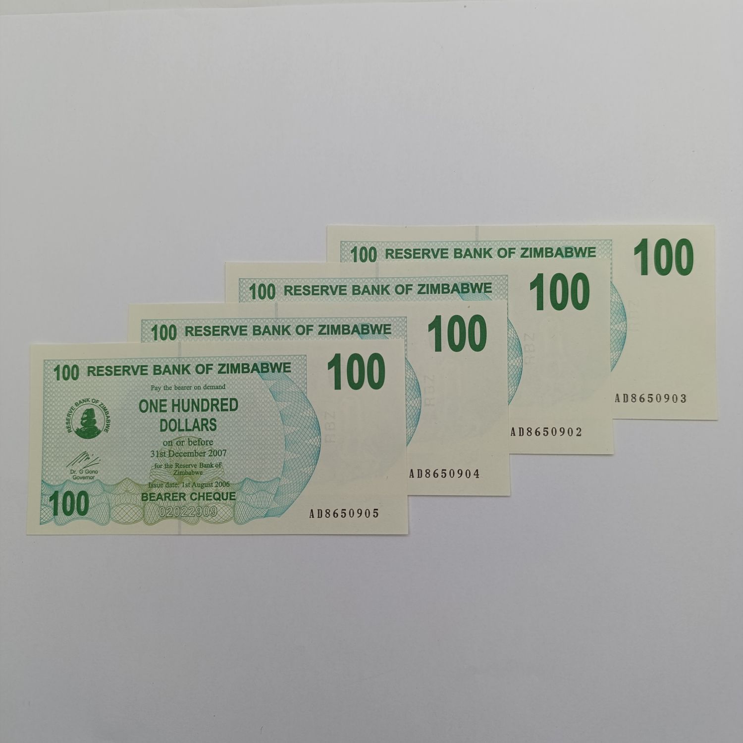 Zimbabwe $100 Bearer cheques issued 1 August 2006 lot 4 uncirculated notes with consecutive numbers
