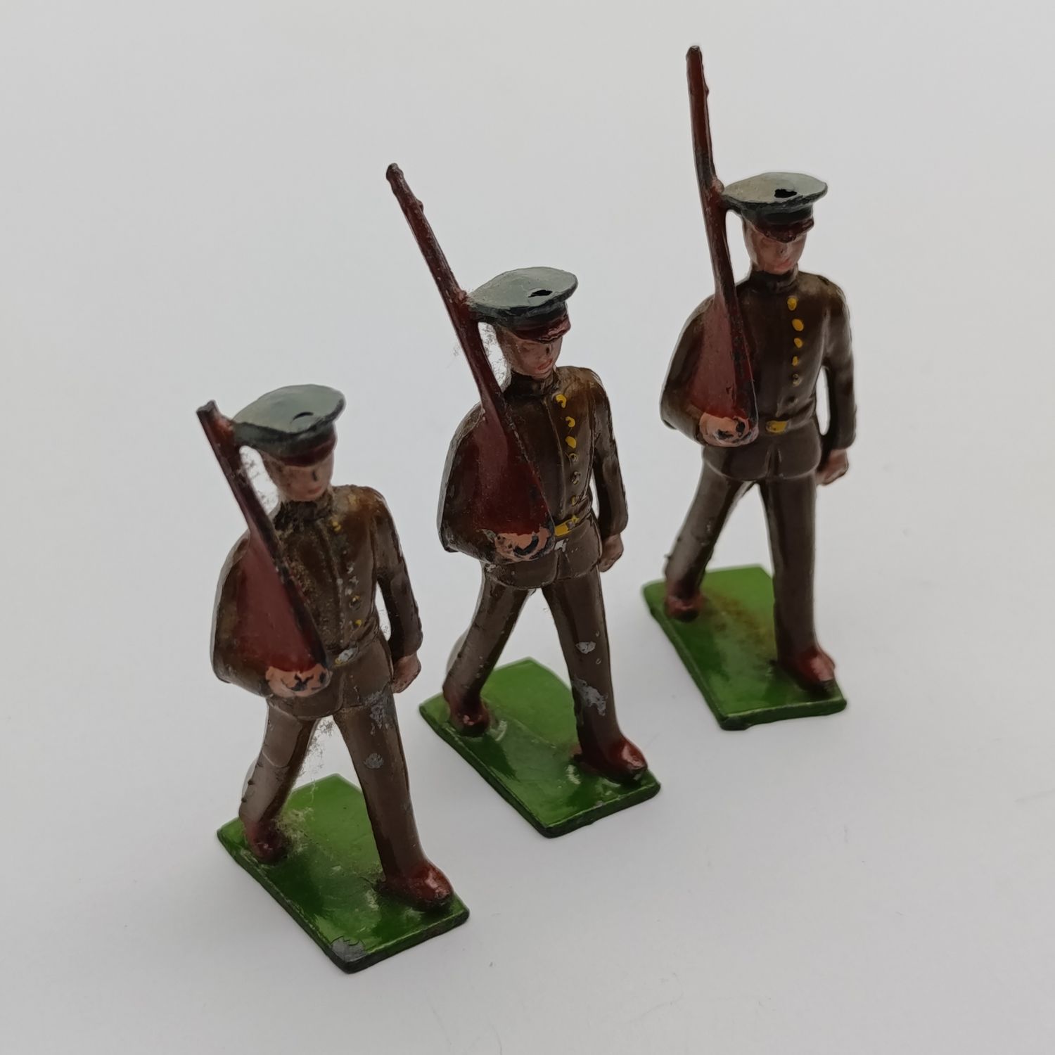 Lot of 3 vintage lead soldiers
