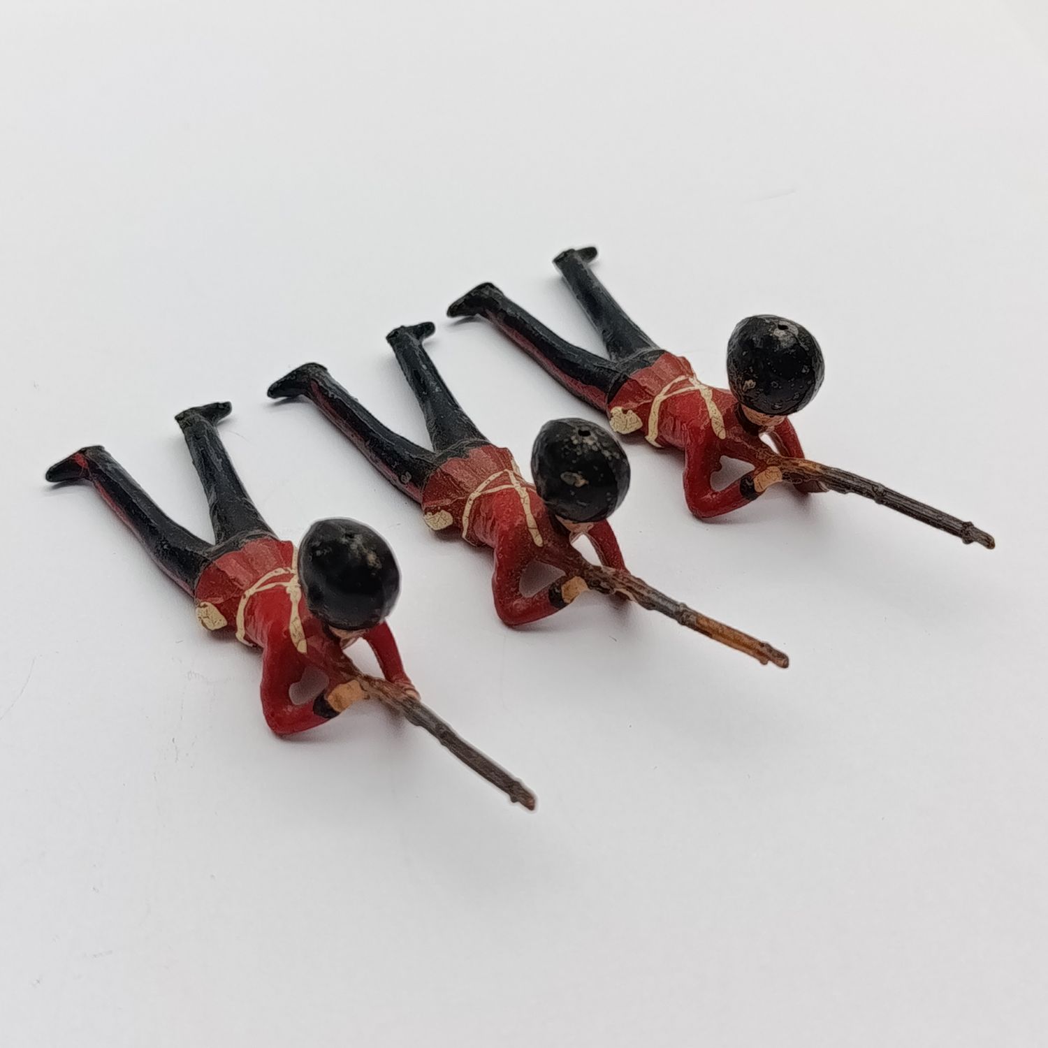 Lot of 3 vintage British rifleman lead soldiers