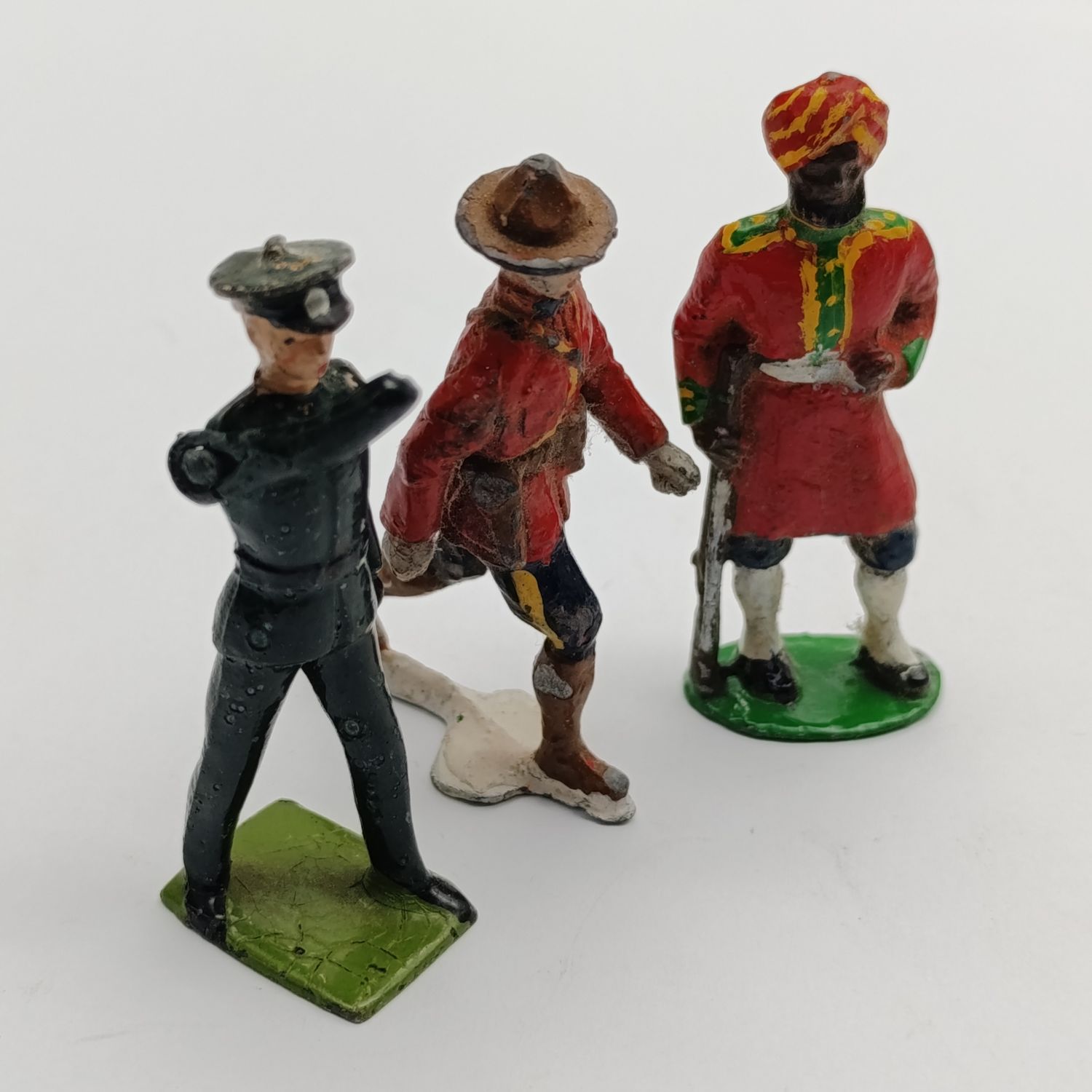 ​Lot of 3 vintage lead soldiers