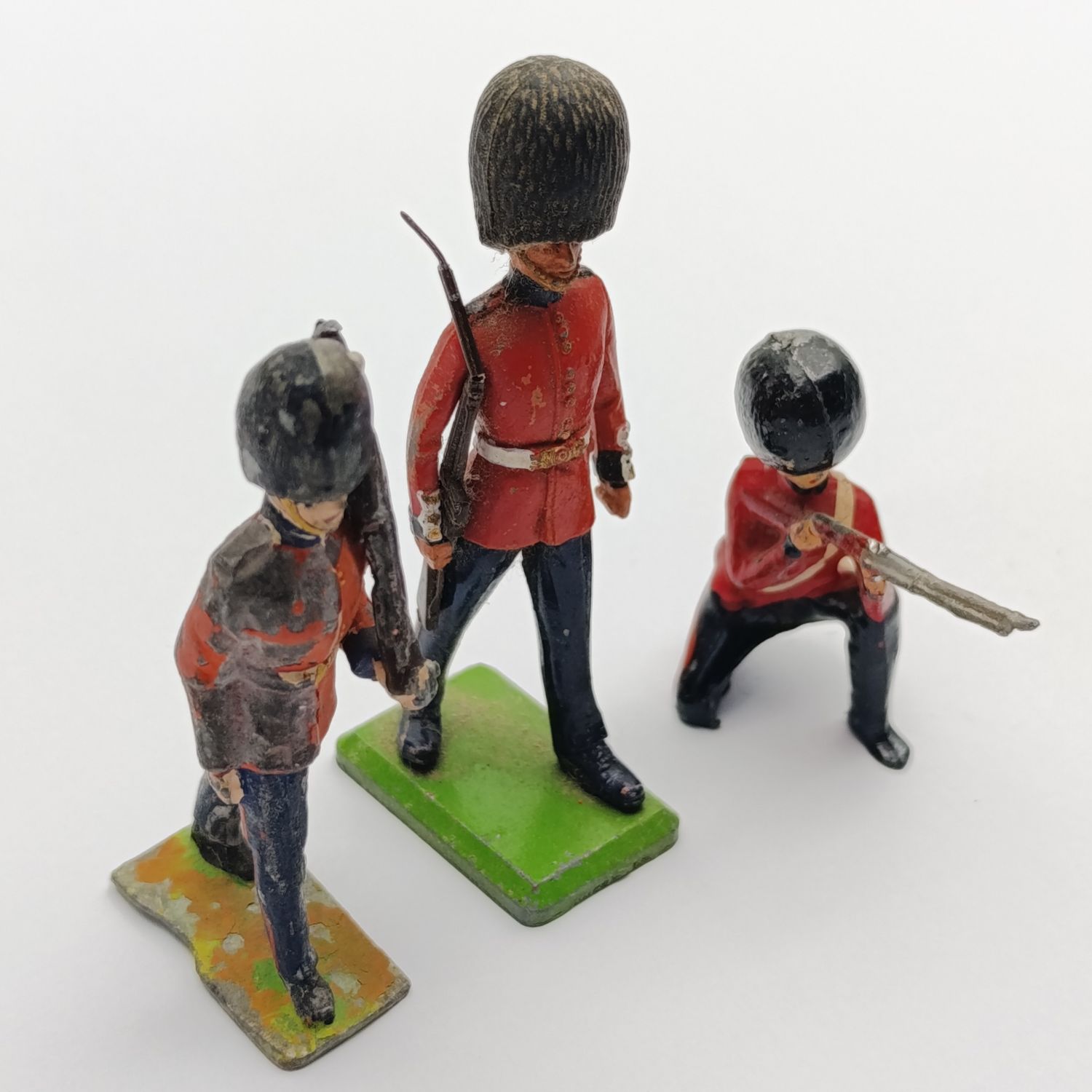 Lot of 3 vintage lead soldiers