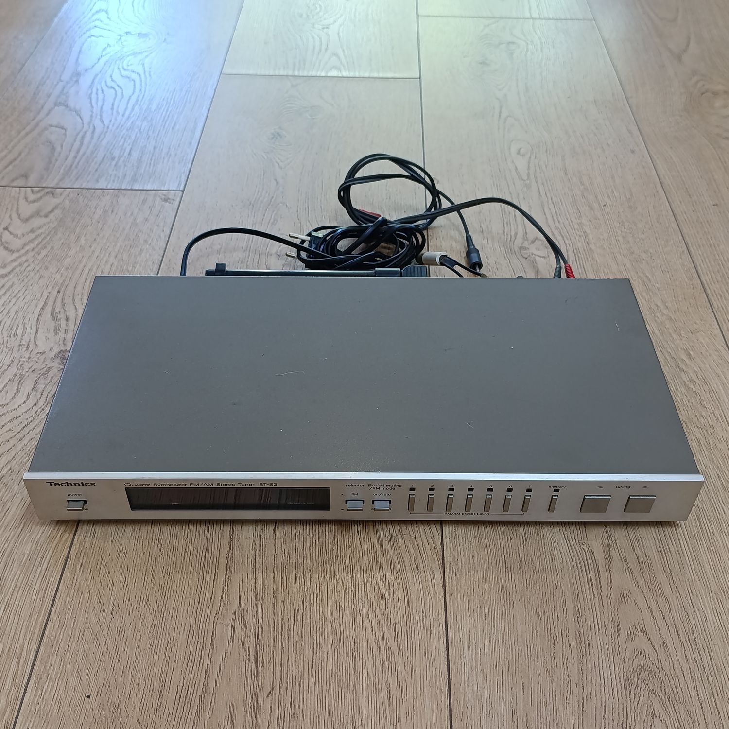 Technics ST-53 FM/AM Stereo tuner - working