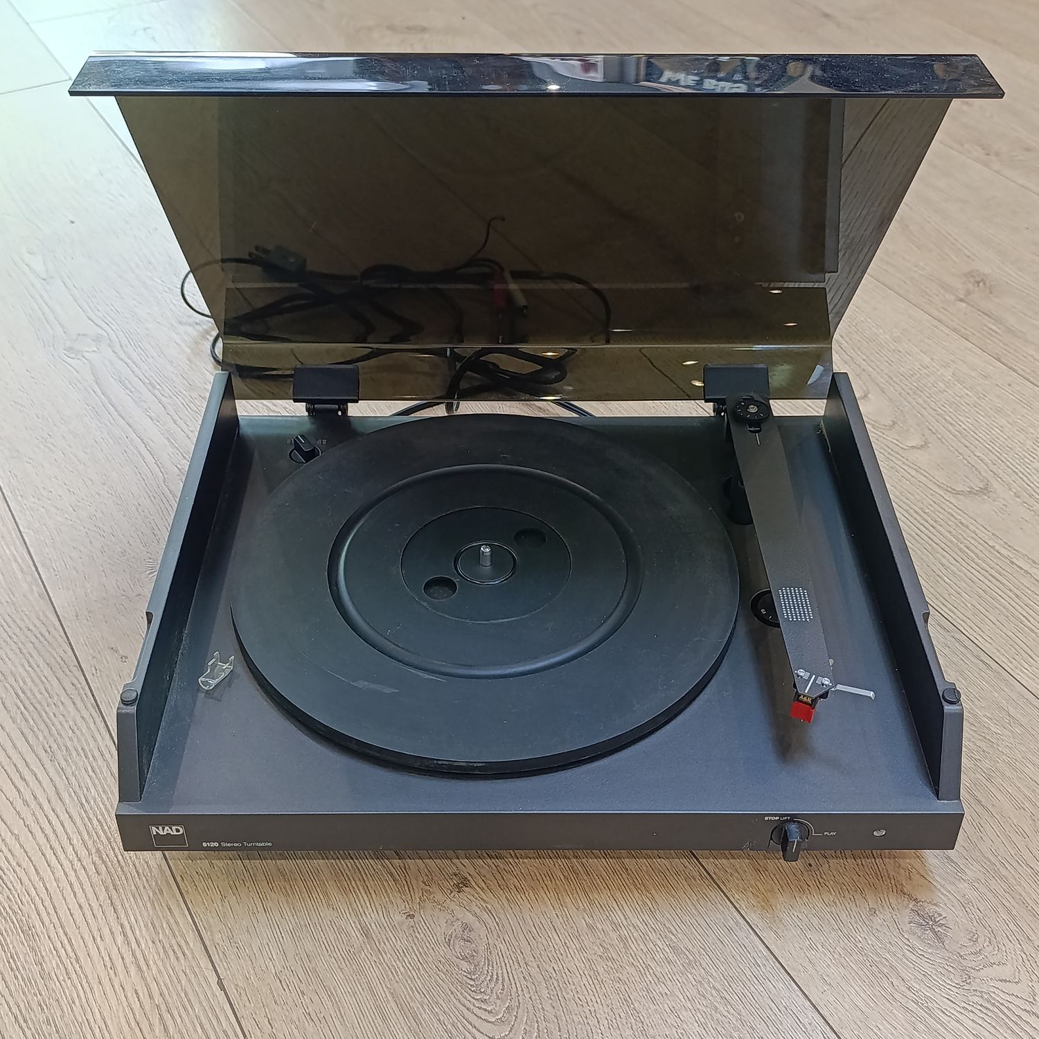 Vintage NAD 5120 turntable record player - working