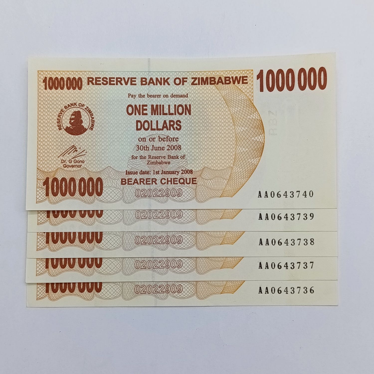 Zimbabwe One million dollars 1 Jan 2008 set of 5x AA banknotes with consecutive numbers - uncirculated