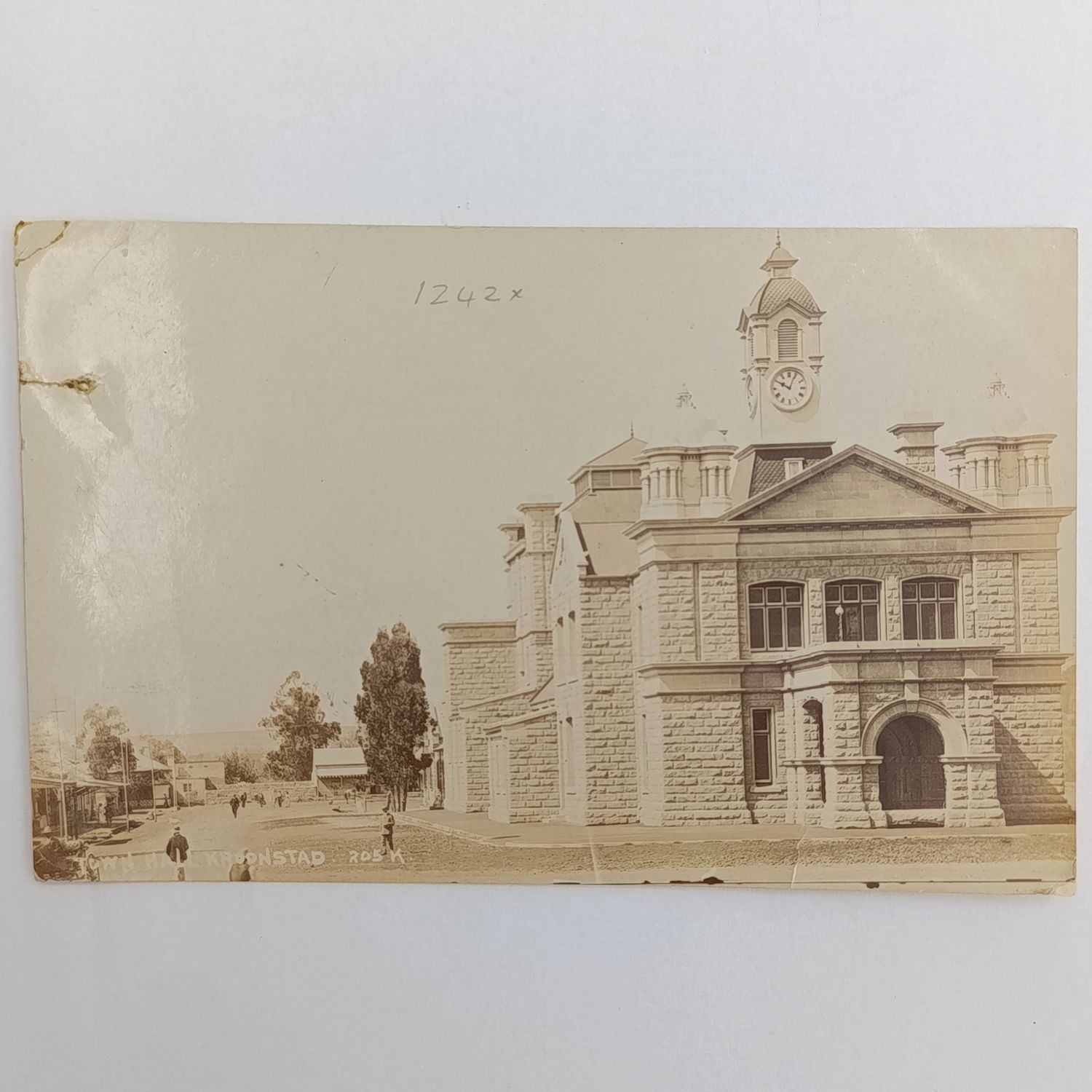 Postcard from Holfontein to Johannesburg with Violet Holfontein cancel - Picture of Town hall in Kroonstad, Orange Free State - Union of South Africa stamp used