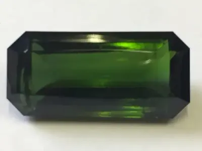 Dark Green Tourmaline of 22.66carat- Emerald cut dark green - With gem lab certificate - Top quality