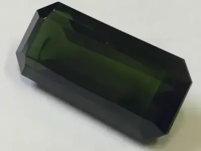 Dark Green Tourmaline of 22.66carat- Emerald cut dark green - With gem lab certificate - Top quality