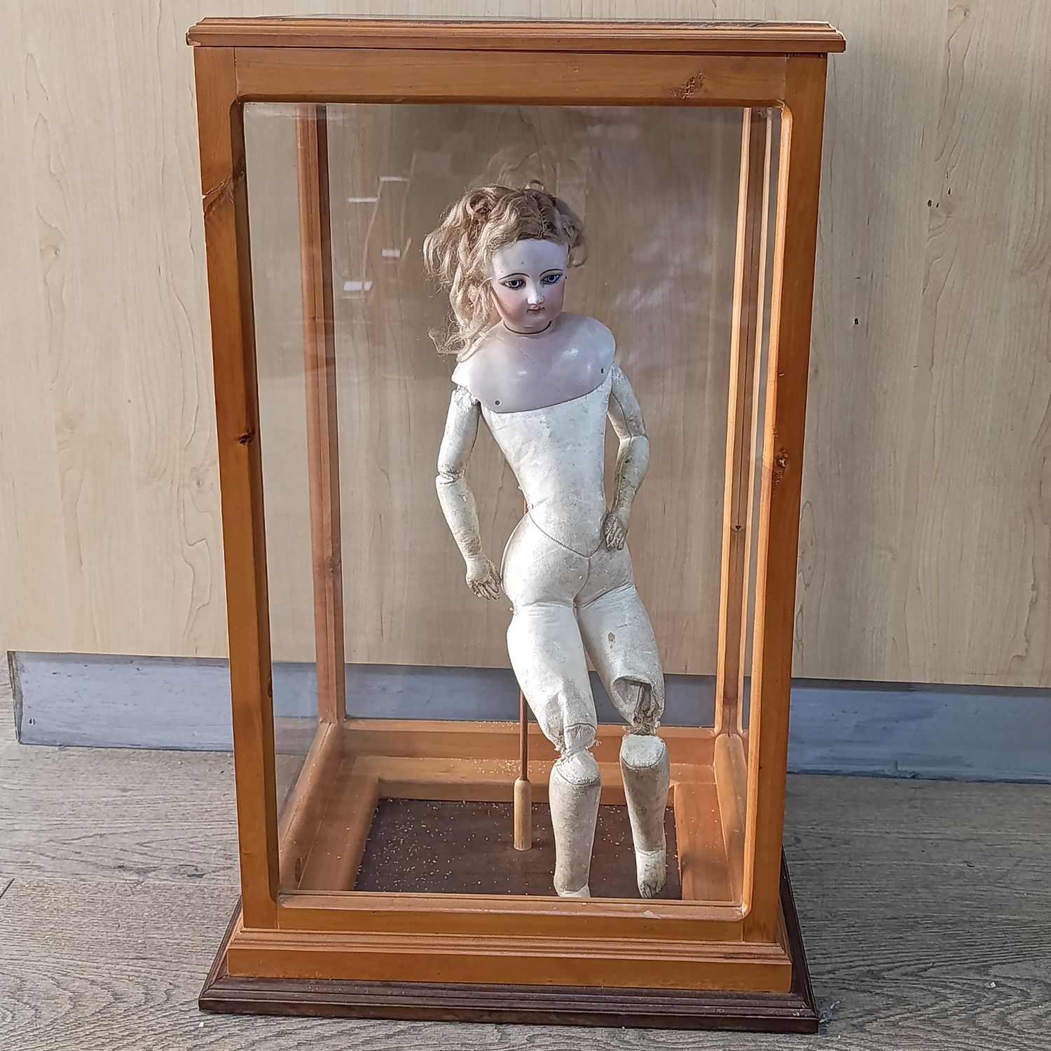 Antique French Francois Gaultier (FG) Bisque Porcelain doll circa  1910&#39;s - no scroll over &quot;FG&quot; and &quot;5&quot; incised on back of head - cloth body stuffed with shavings - in wood and glass display box