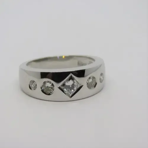 18kt White gold diamond ring with 5 diamonds - Size: P 1/2 - Princess cut about 0.80ct